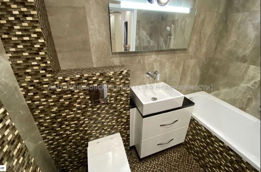 Продам квартиру, Гвардейцев Широнинцев ул. , 2  ком., 66 м², авторский дизайн 