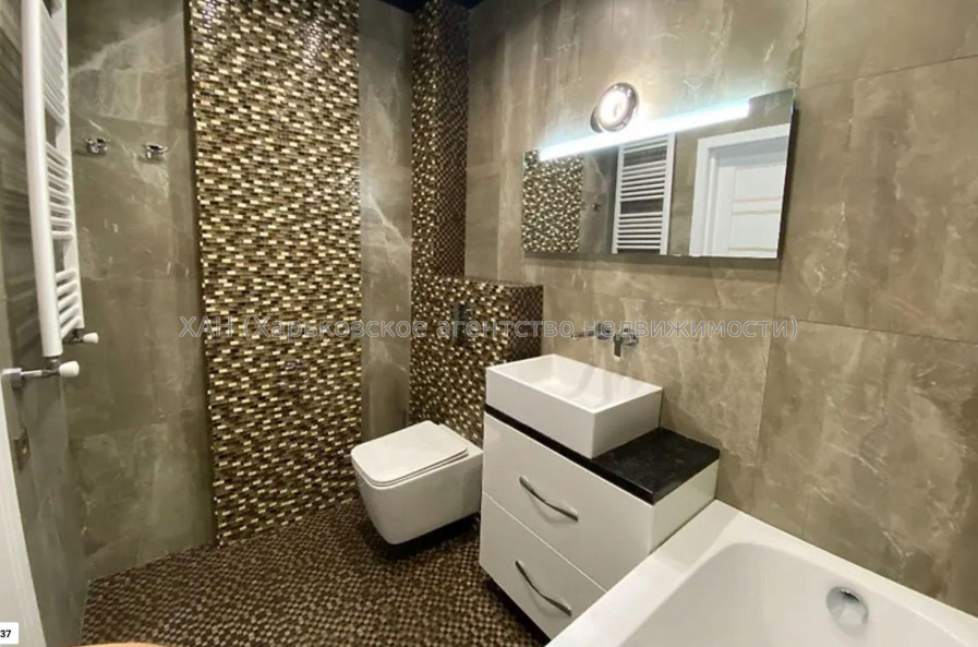 Продам квартиру, Гвардейцев Широнинцев ул. , 2  ком., 66 м², авторский дизайн 