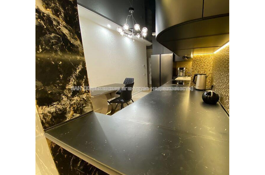 Продам квартиру, Гвардейцев Широнинцев ул. , 2  ком., 66 м², авторский дизайн 