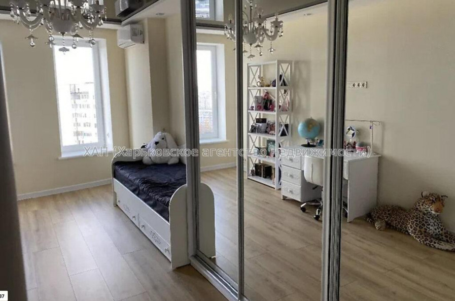 Продам квартиру, Гвардейцев Широнинцев ул. , 2  ком., 66 м², авторский дизайн 
