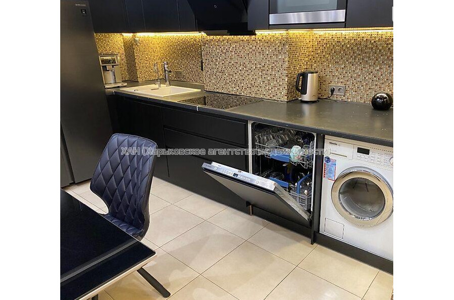 Продам квартиру, Гвардейцев Широнинцев ул. , 2  ком., 66 м², авторский дизайн 