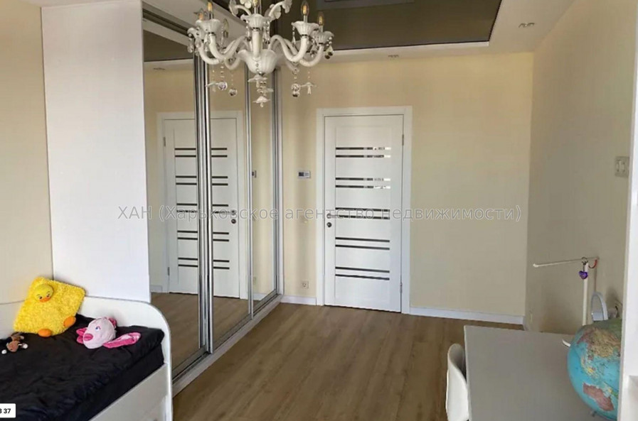 Продам квартиру, Гвардейцев Широнинцев ул. , 2  ком., 66 м², авторский дизайн 