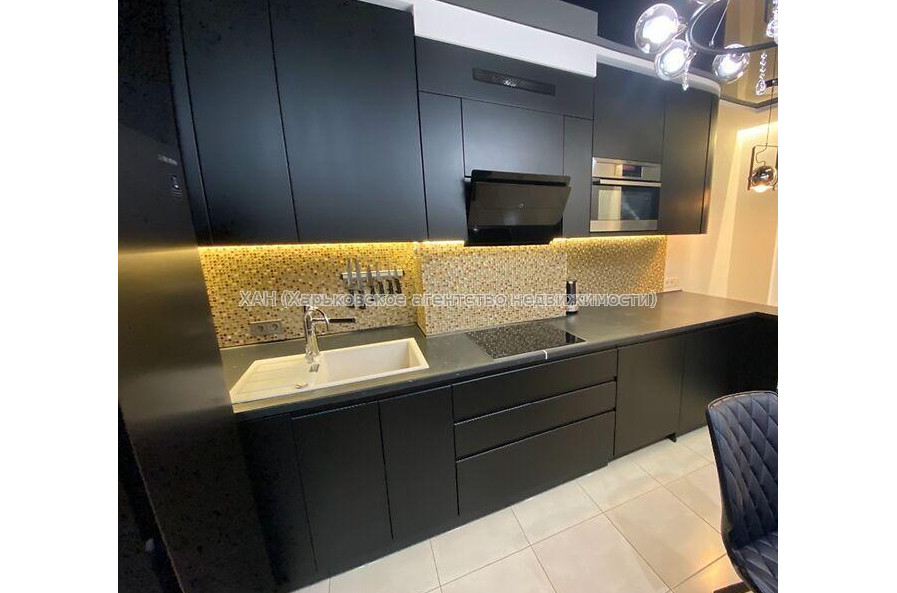 Продам квартиру, Гвардейцев Широнинцев ул. , 2  ком., 66 м², авторский дизайн 