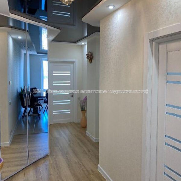 Продам квартиру, Гвардейцев Широнинцев ул. , 2  ком., 66 м², авторский дизайн 