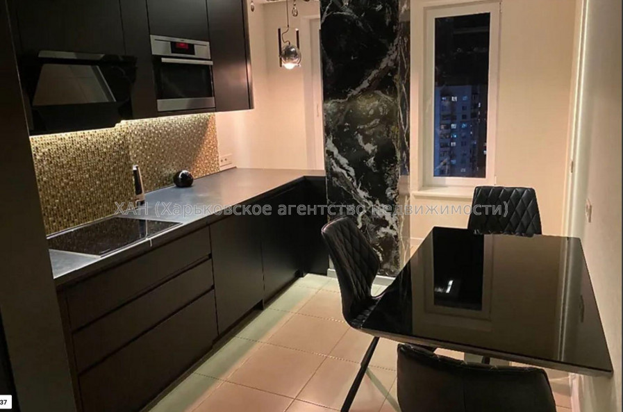 Продам квартиру, Гвардейцев Широнинцев ул. , 2  ком., 66 м², авторский дизайн 
