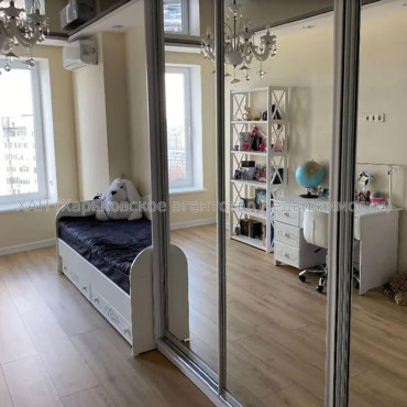 Продам квартиру, Гвардейцев Широнинцев ул. , 2  ком., 66 м², авторский дизайн 