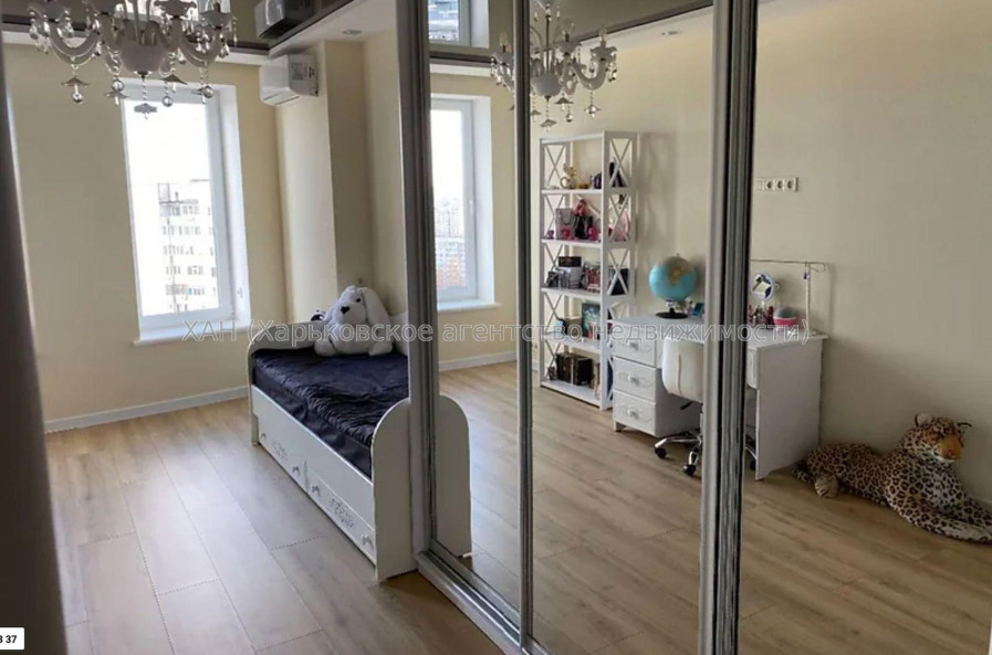 Продам квартиру, Гвардейцев Широнинцев ул. , 2  ком., 66 м², авторский дизайн 