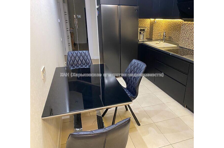 Продам квартиру, Гвардейцев Широнинцев ул. , 2  ком., 66 м², авторский дизайн 