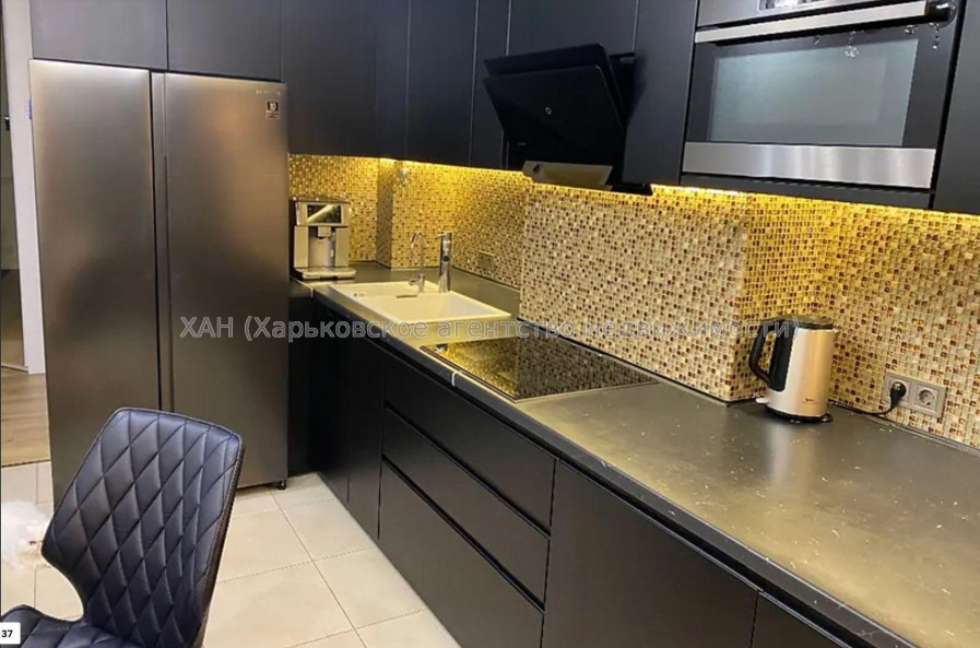 Продам квартиру, Гвардейцев Широнинцев ул. , 2  ком., 66 м², авторский дизайн 