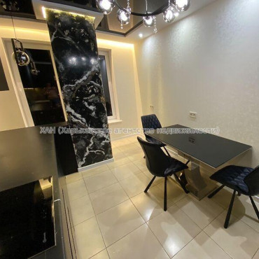 Продам квартиру, Гвардейцев Широнинцев ул. , 2  ком., 66 м², авторский дизайн 