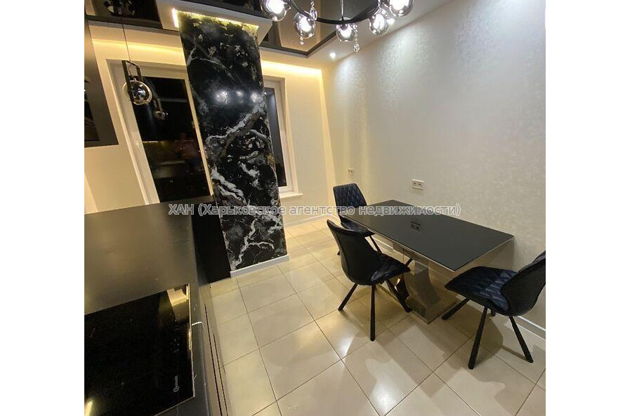Продам квартиру, Гвардейцев Широнинцев ул. , 2  ком., 66 м², авторский дизайн 