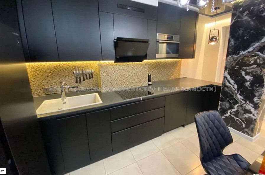 Продам квартиру, Гвардейцев Широнинцев ул. , 2  ком., 66 м², авторский дизайн 