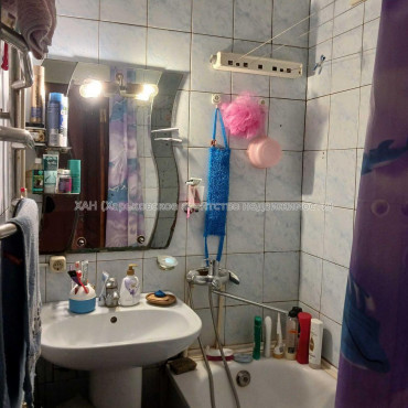 Продам квартиру, Победы просп. , 4  ком., 72 м², косметический ремонт 