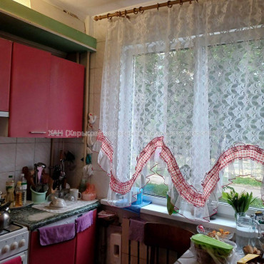 Продам квартиру, Победы просп. , 4  ком., 72 м², косметический ремонт 