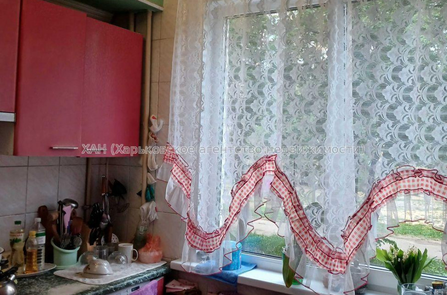 Продам квартиру, Победы просп. , 4  ком., 72 м², косметический ремонт 