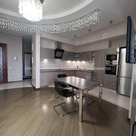 Продам квартиру, Науки просп. , 2  ком., 67.40 м², авторский дизайн
