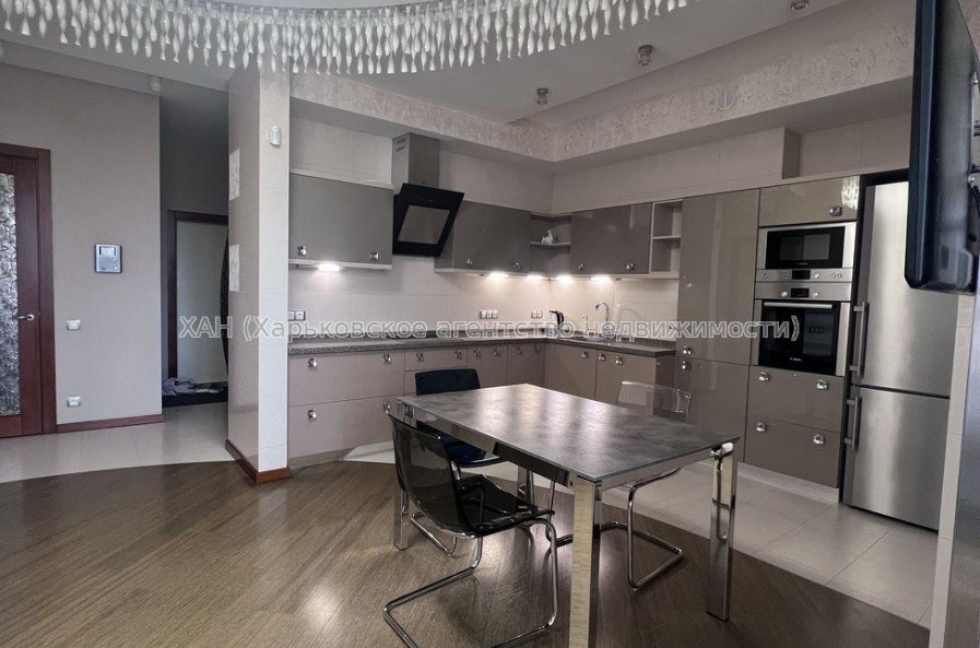 Продам квартиру, Науки просп. , 2  ком., 67.40 м², авторский дизайн 