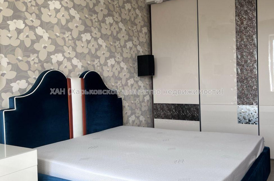 Продам квартиру, Науки просп. , 2  ком., 67.40 м², авторский дизайн 