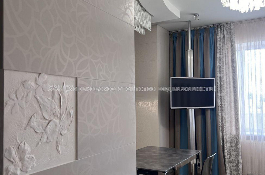 Продам квартиру, Науки просп. , 2  ком., 67.40 м², авторский дизайн 