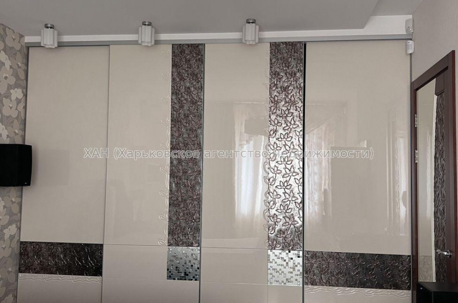 Продам квартиру, Науки просп. , 2  ком., 67.40 м², авторский дизайн 