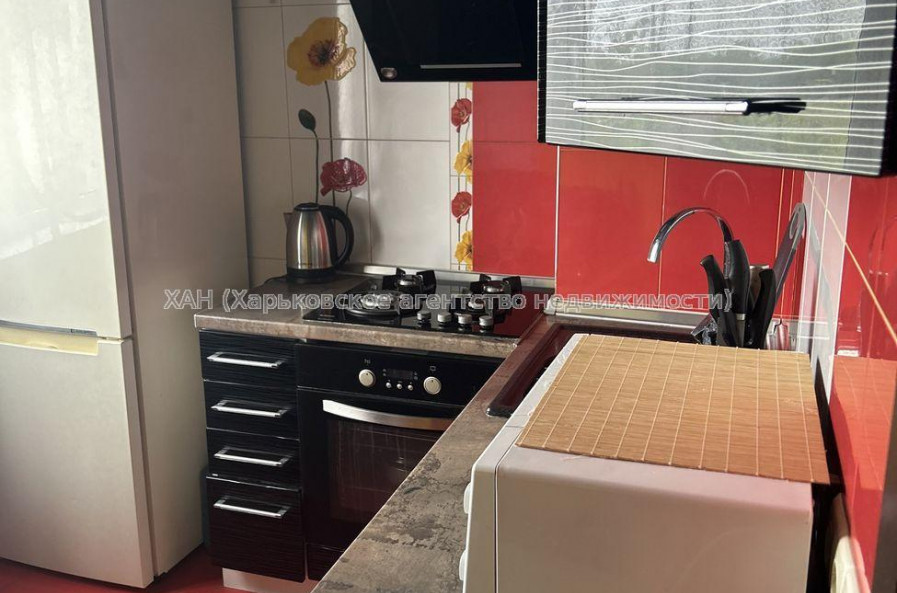 Продам квартиру, Большая Кольцевая ул. , 1 кім., 33 м², косметический ремонт 