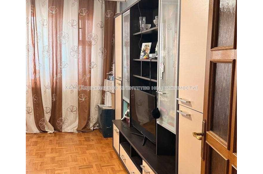 Продам квартиру, Соборности Украины ул. , 3  ком., 72.40 м², капитальный ремонт 