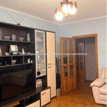 Продам квартиру, Соборности Украины ул. , 3 кім., 72.40 м², капитальный ремонт 