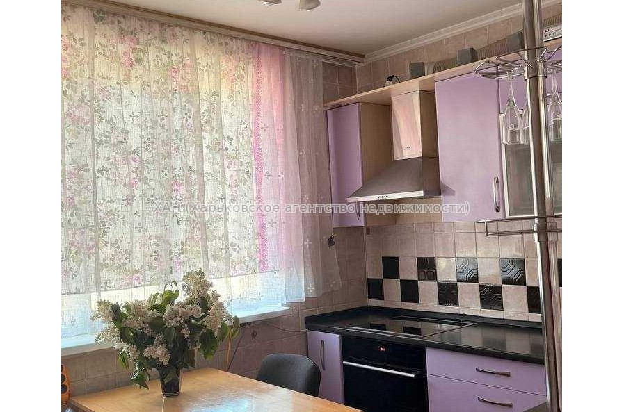 Продам квартиру, Соборности Украины ул. , 3  ком., 72.40 м², капитальный ремонт 