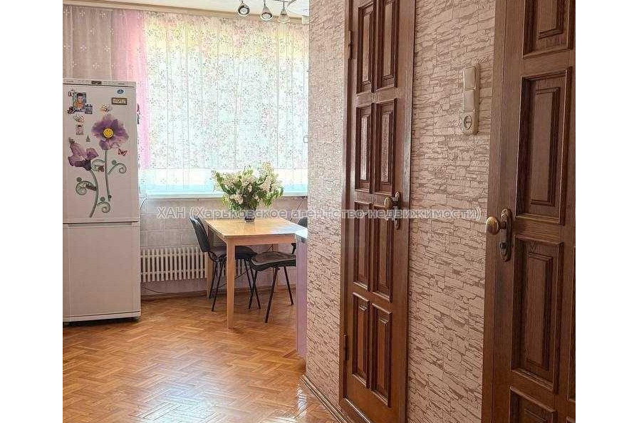 Продам квартиру, Соборности Украины ул. , 3  ком., 72.40 м², капитальный ремонт 