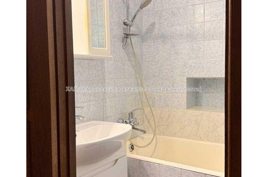 Продам квартиру, Соборности Украины ул. , 3  ком., 72.40 м², капитальный ремонт 