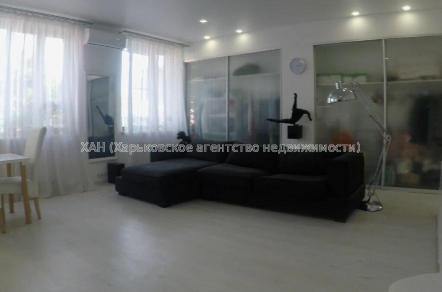 Продам квартиру, Дмитриевская ул. , 1 кім., 50 м², авторский дизайн 