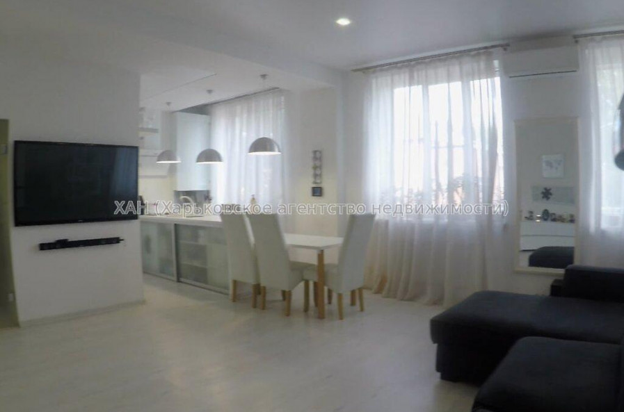 Продам квартиру, Дмитриевская ул. , 1 кім., 50 м², авторский дизайн 