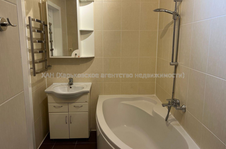 Продам квартиру, Машиностроителей ул. , 3 кім., 96 м², капитальный ремонт 