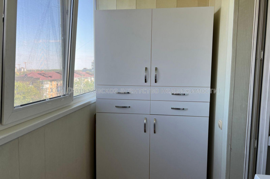 Продам квартиру, Машиностроителей ул. , 3 кім., 96 м², капитальный ремонт 