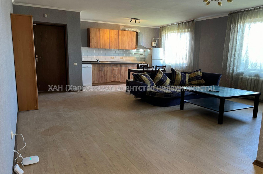 Продам квартиру, Машиностроителей ул. , 3 кім., 96 м², капитальный ремонт 
