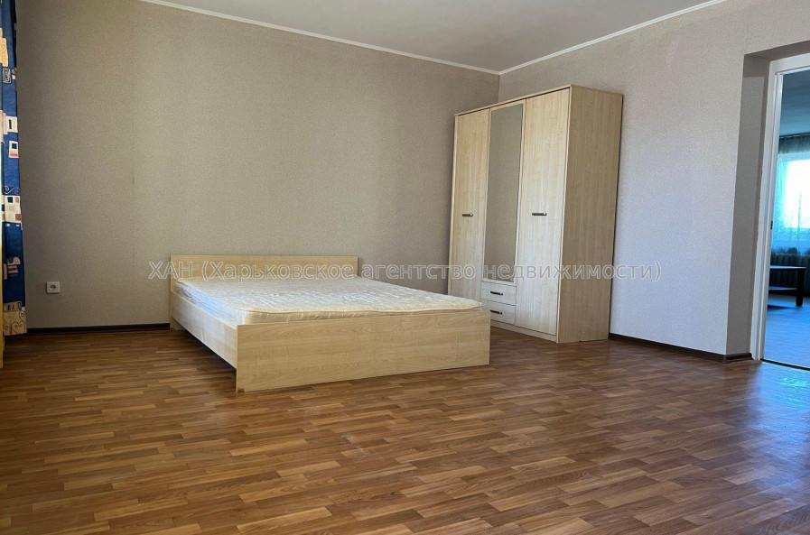 Продам квартиру, Машиностроителей ул. , 3 кім., 96 м², капитальный ремонт 