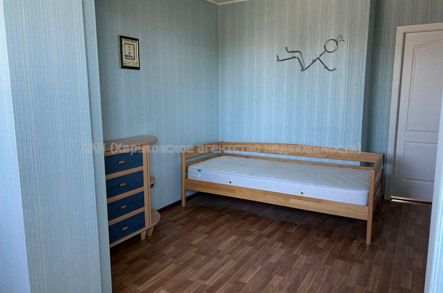Продам квартиру, Машиностроителей ул. , 3 кім., 96 м², капитальный ремонт 