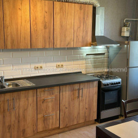 Продам квартиру, Машиностроителей ул. , 3 кім., 96 м², капитальный ремонт
