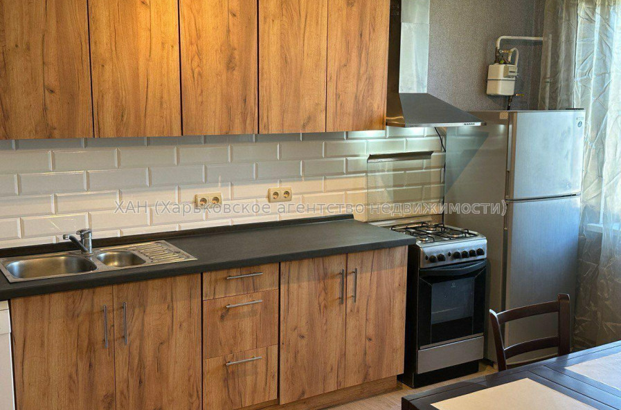Продам квартиру, Машиностроителей ул. , 3 кім., 96 м², капитальный ремонт 