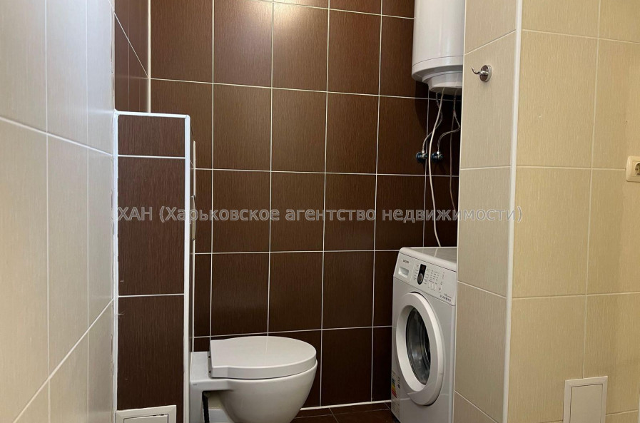 Продам квартиру, Машиностроителей ул. , 3 кім., 96 м², капитальный ремонт 