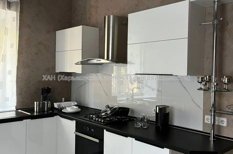 Продам будинок, Льва Ландау просп. , 254 м², 9 соток, капитальный ремонт 