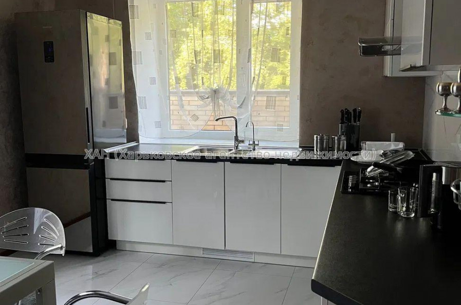 Продам будинок, Льва Ландау просп. , 254 м², 9 соток, капитальный ремонт 