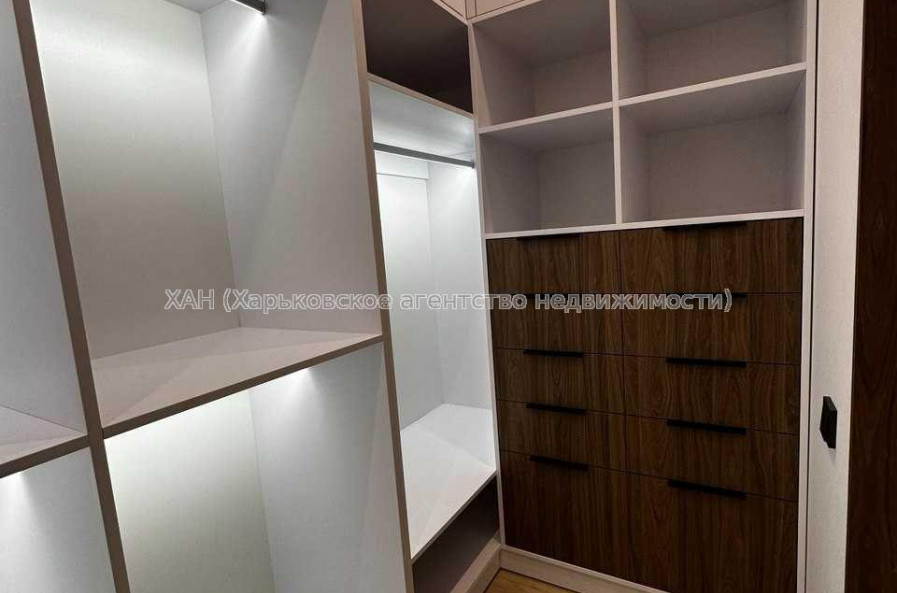 Продам квартиру, Мира ул. , 3  ком., 82 м², авторский дизайн 