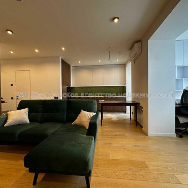 Продам квартиру, Мира ул. , 3  ком., 82 м², авторский дизайн 