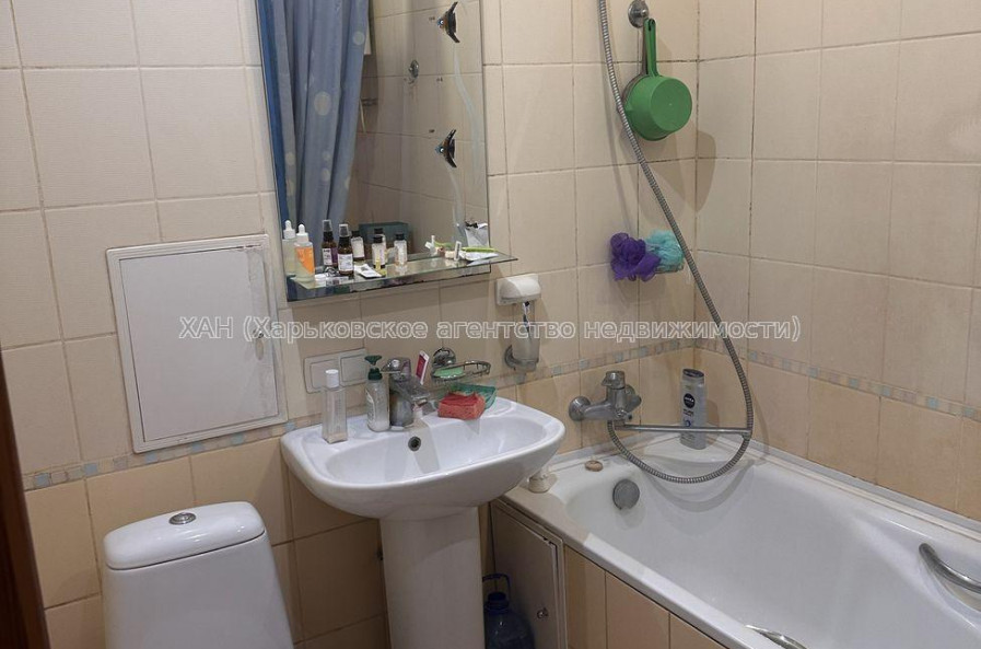 Продам квартиру, Льва Ландау просп. , 3 кім., 60 м², капитальный ремонт 