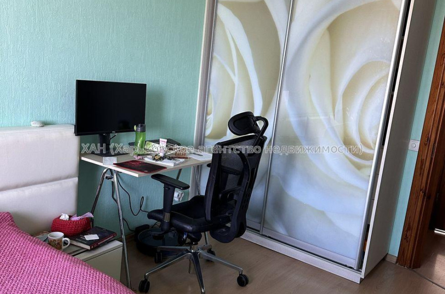 Продам квартиру, Льва Ландау просп. , 3 кім., 60 м², капитальный ремонт 