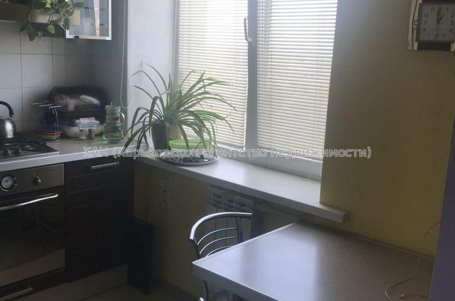 Продам квартиру, Льва Ландау просп. , 3 кім., 60 м², капитальный ремонт 