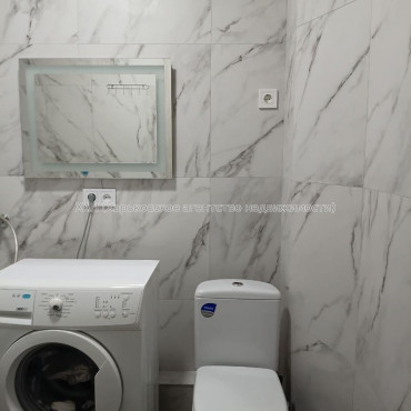 Продам квартиру, Непокоренных ул. , 2 кім., 45 м², капитальный ремонт 