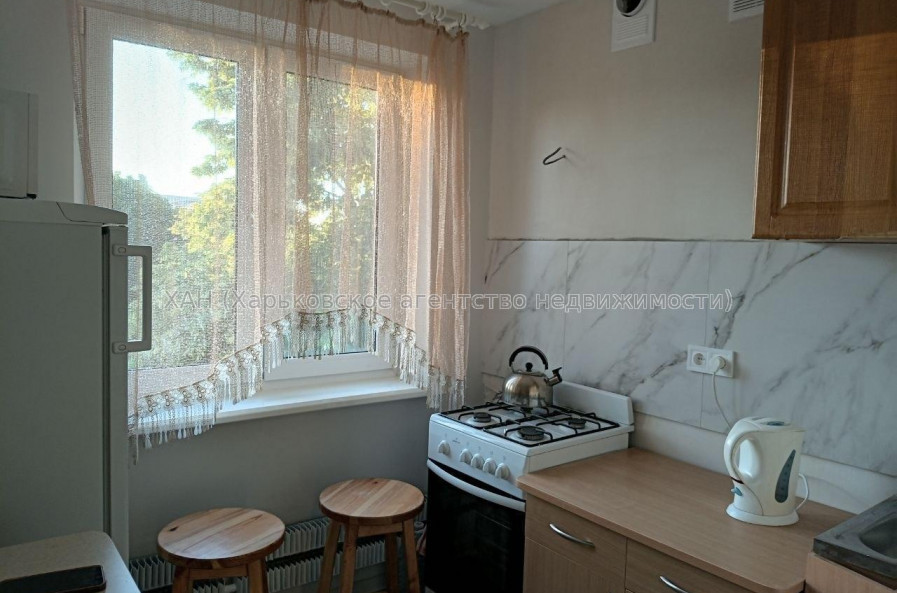 Продам квартиру, Непокоренных ул. , 2 кім., 45 м², капитальный ремонт 