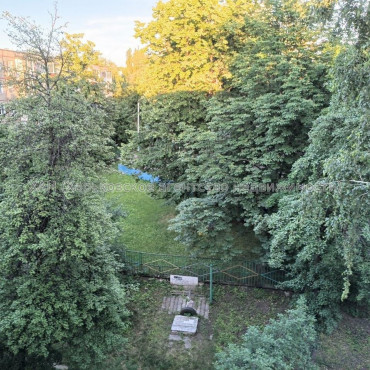 Продам квартиру, Непокоренных ул. , 2 кім., 45 м², капитальный ремонт 